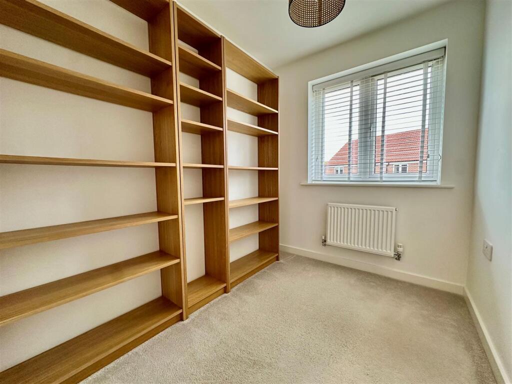 small bedroom.jpg
