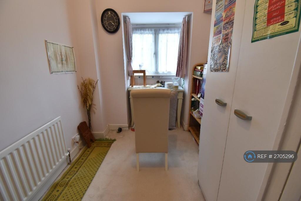 Bedroom 5/ Study Room