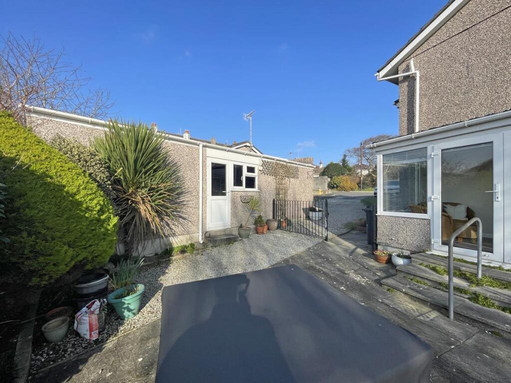 Pilgrim Close 7 - Garage.jpg