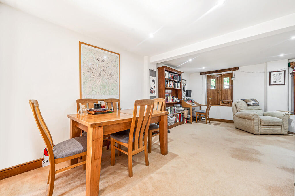 Living / Dining R...