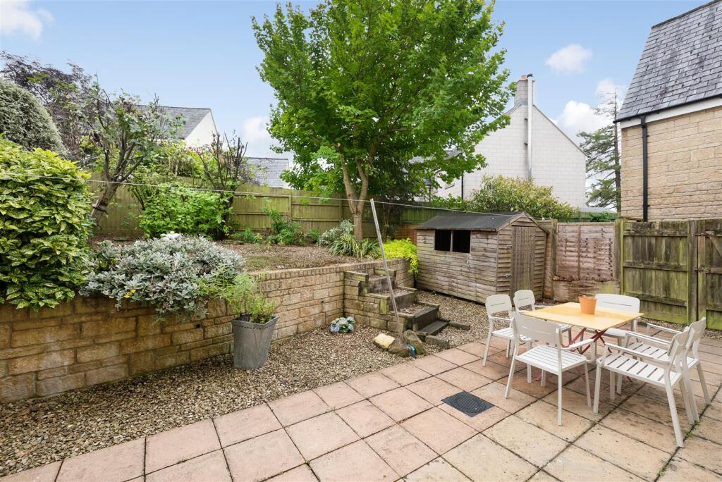 8 Middlewood Close-23.jpg