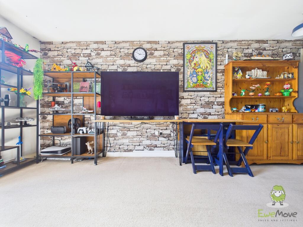 CAM01543G0-PR0151-STILL022