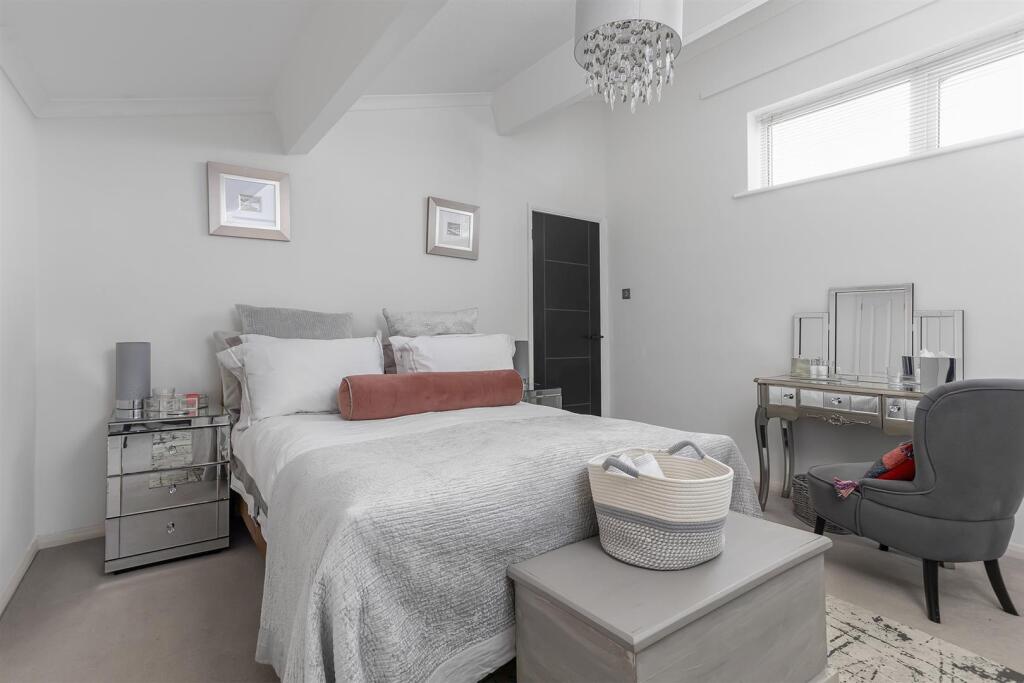 Mayfields, 1 Manor Close