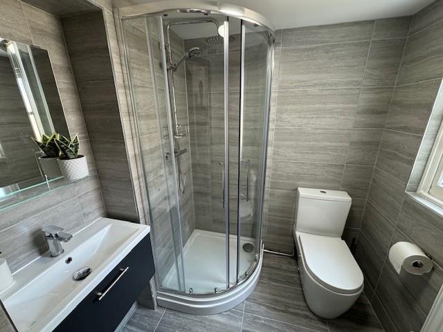ensuite.jpg