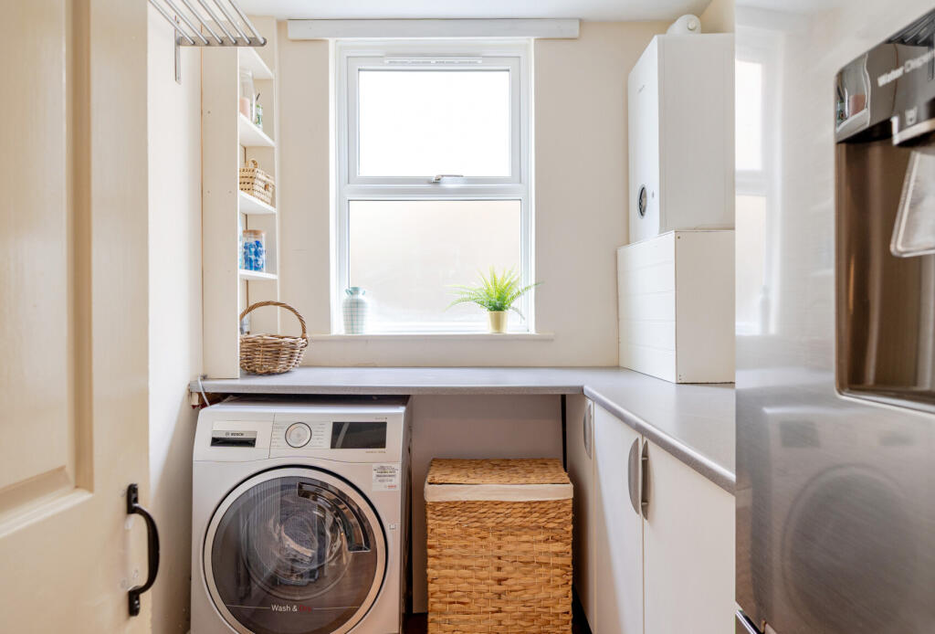 1317835-8-687a688...