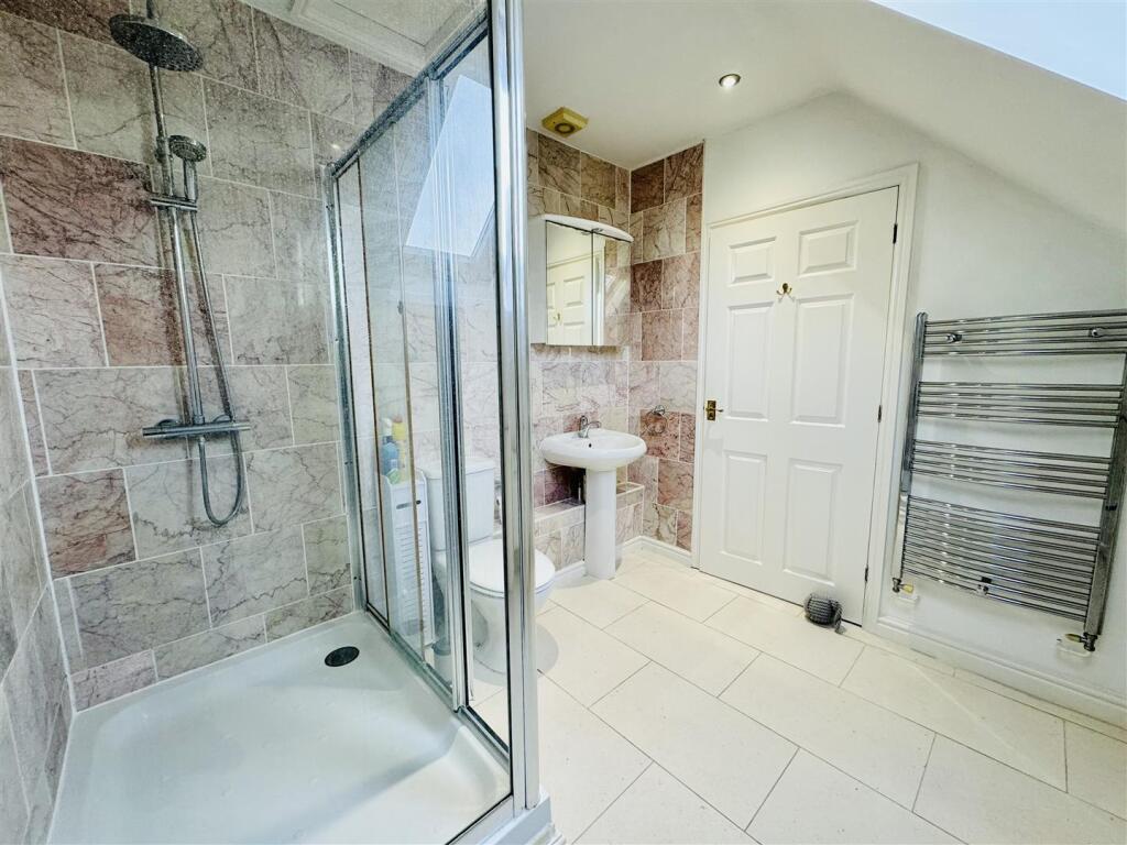 Waterside bathroom.jpg