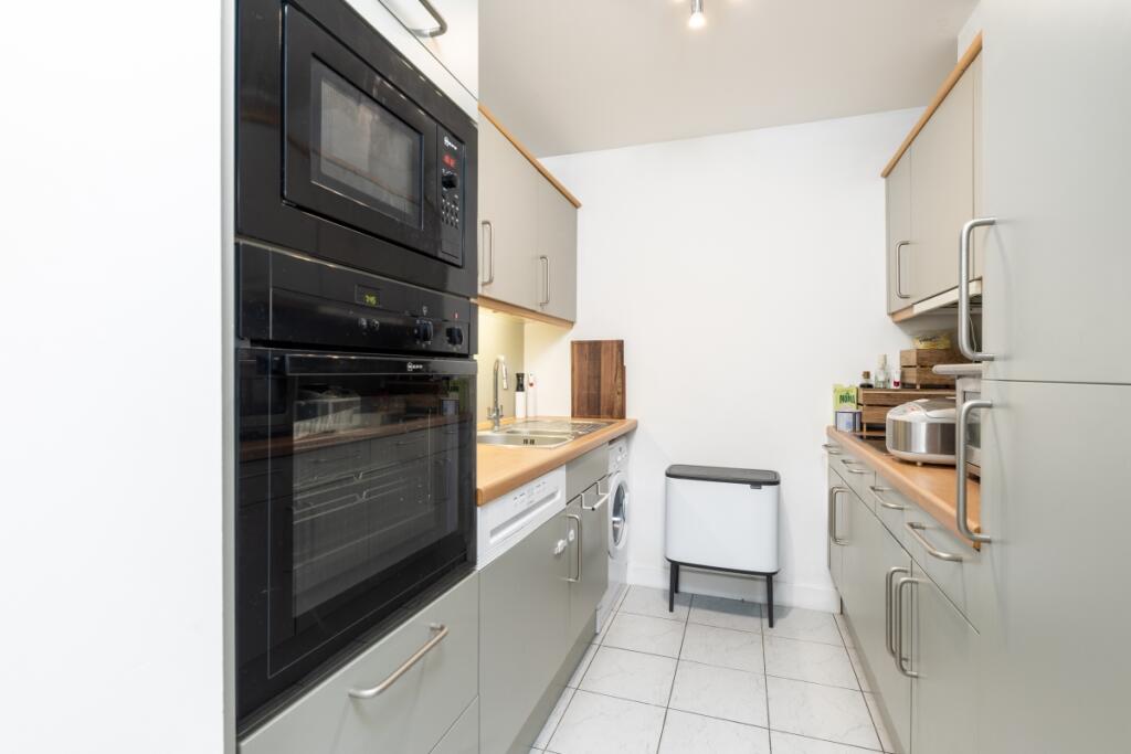 The Circle F259 (...