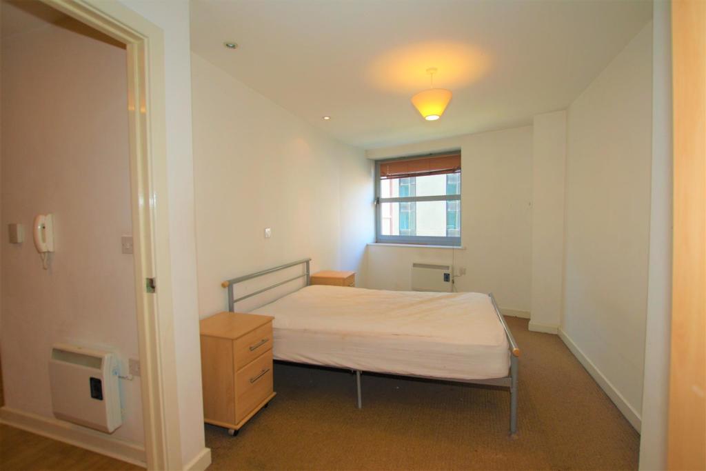 Bedroom 1.jpg