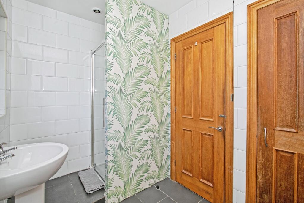 Shower/Cloakroom