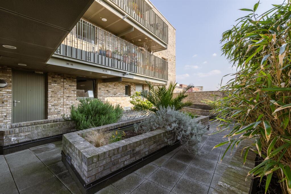 Britains Apartments 27 Sutherland Road, E17