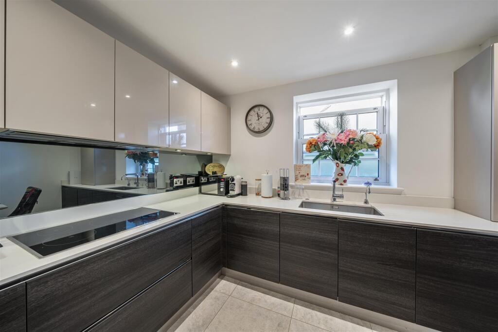 Kitchen/Breakfast Room: