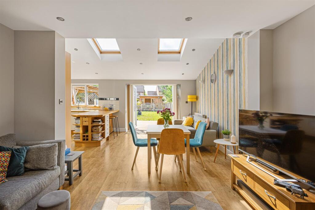 554_Huntington_Road_16.jpg