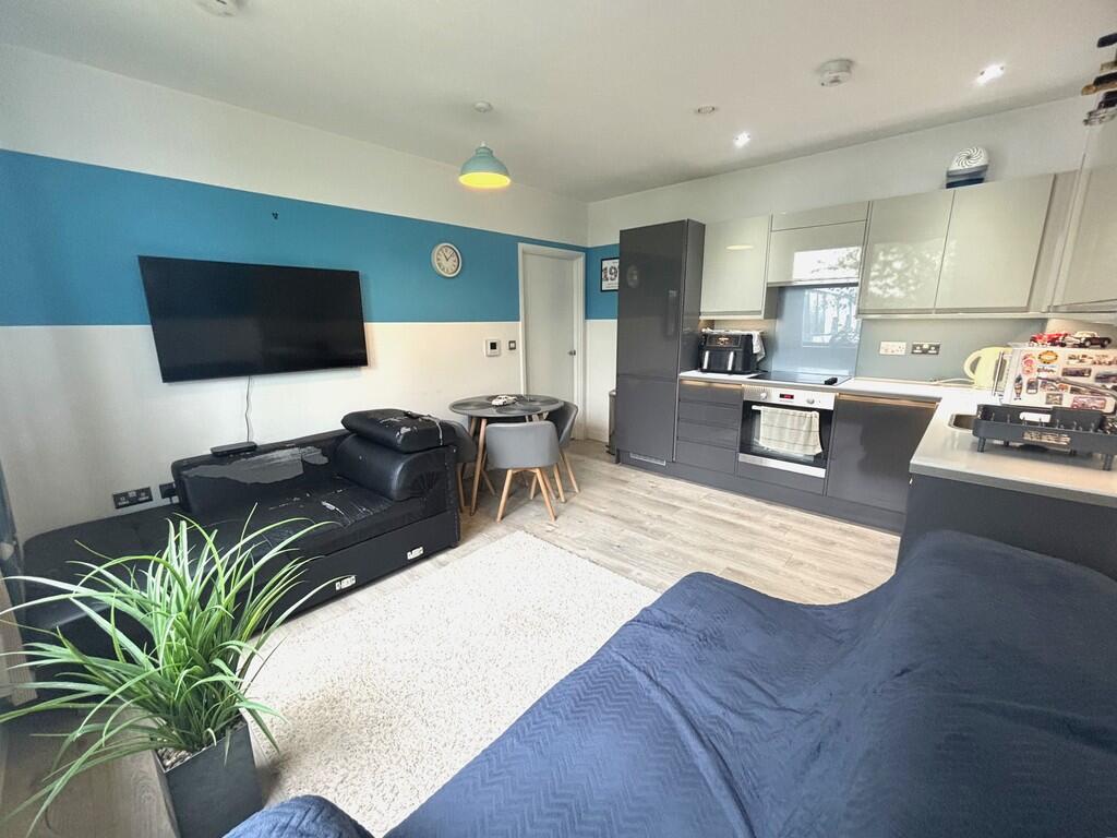 Living/dining are...