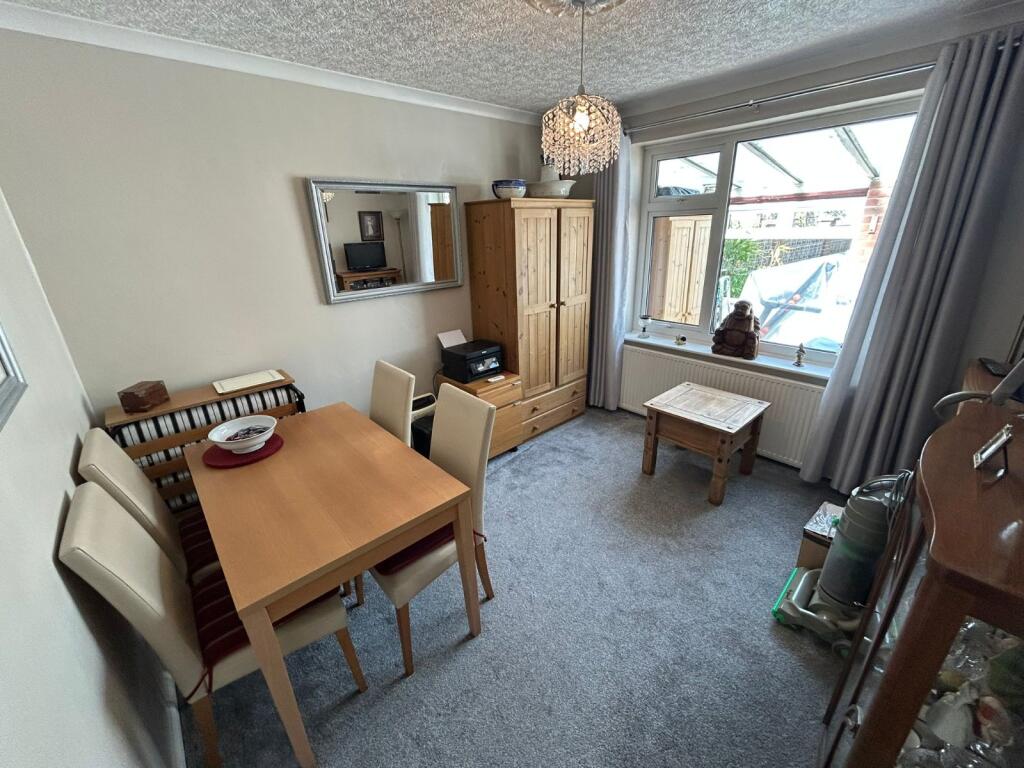 Bedroom2/Dining Room