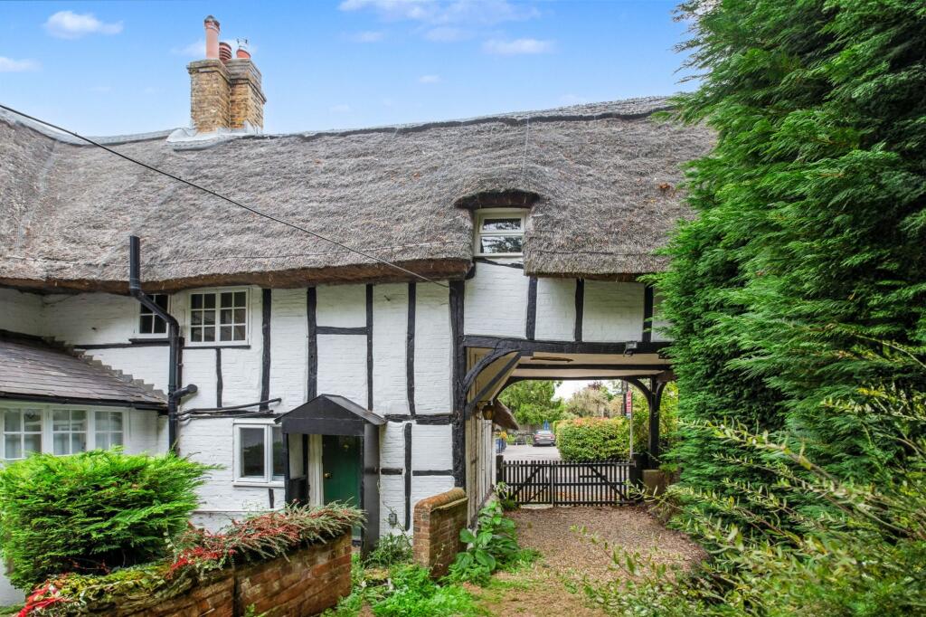 9 South End Road, Milton Bryan, Milton Keynes  Bedfordshire MK17 9HS