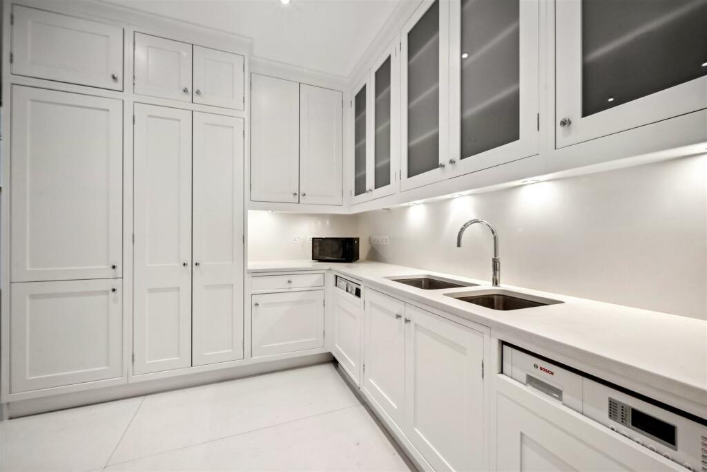 Flat FGH, 54 56 Cadogan Square (29).jpg