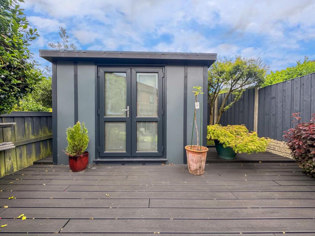 Rear Outdoor Garden Pod