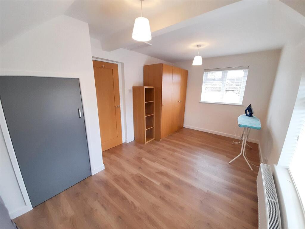 First-floor bedroom (2)