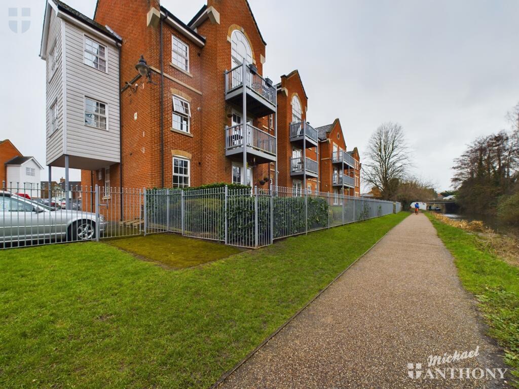 CAM03218G0-PR0543-STILL014