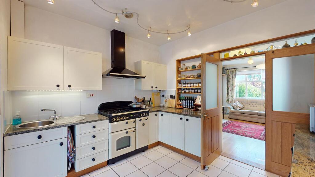 KITCHEN/ UTILITY