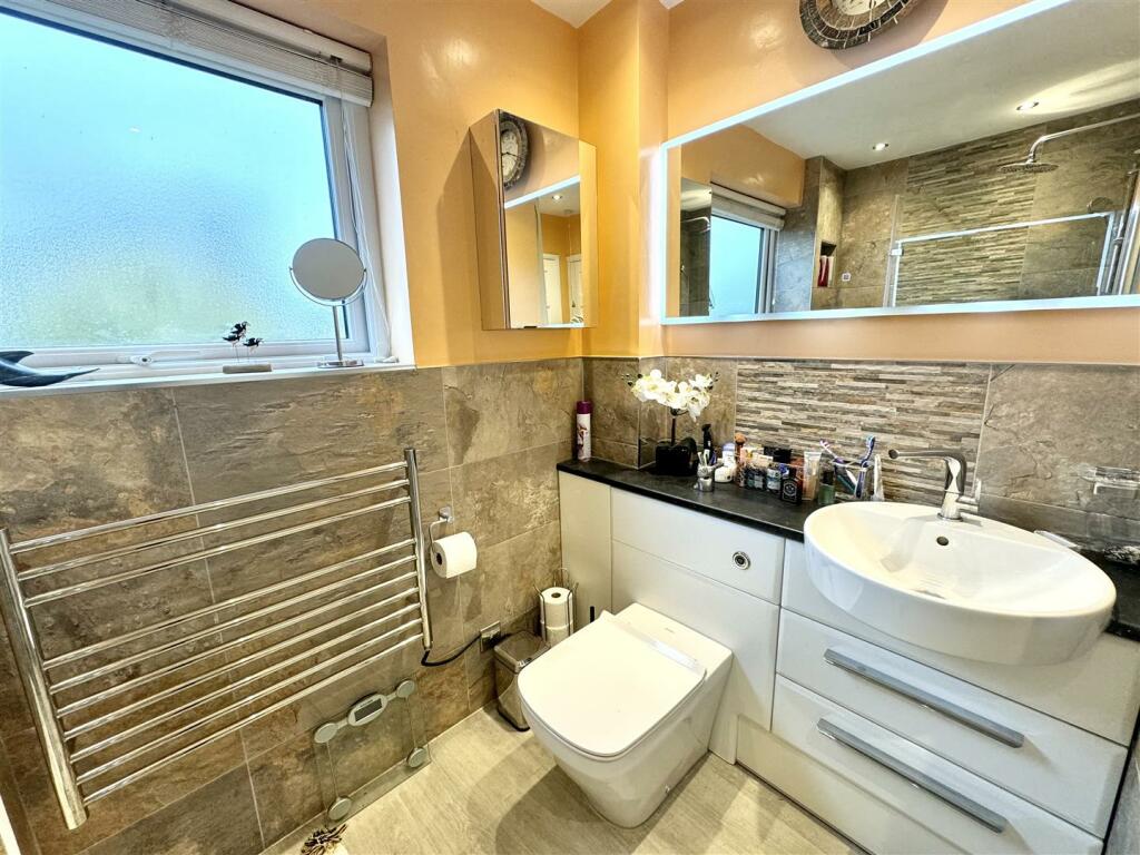 Shower room B.jpeg