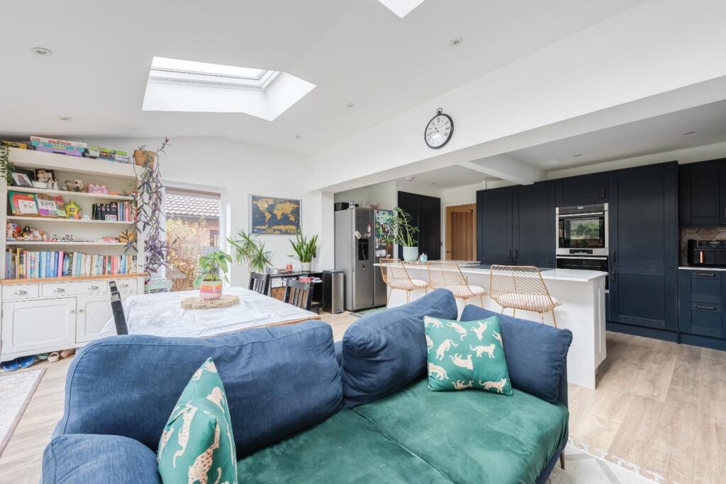 4SaxtonClose(Interior)-5.jpg