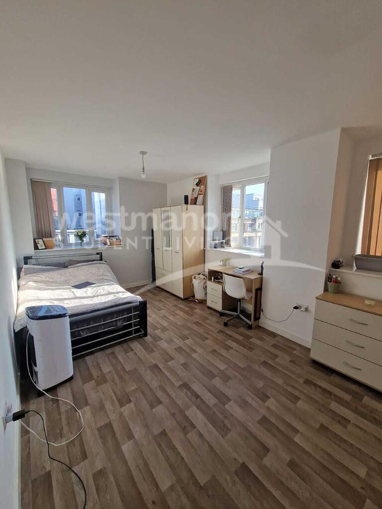FLAT 22