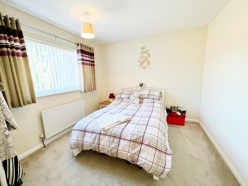 Bedroom 2 pic 1.jpg