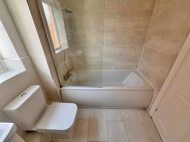 7 Woodleigh bathroom.jpg