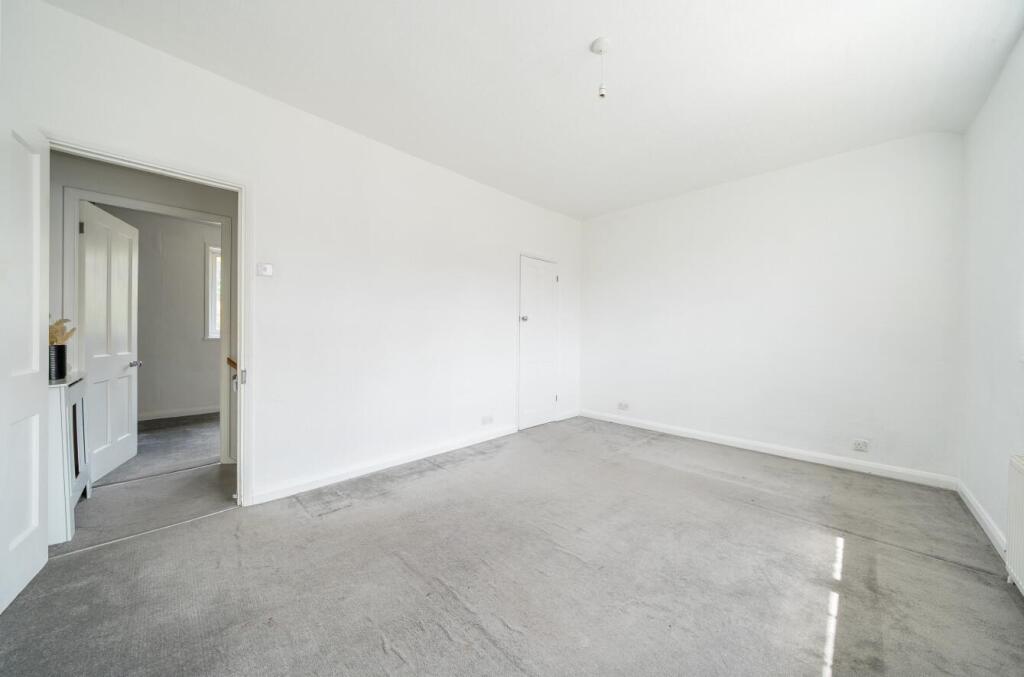 Bedroom 1b.jpg