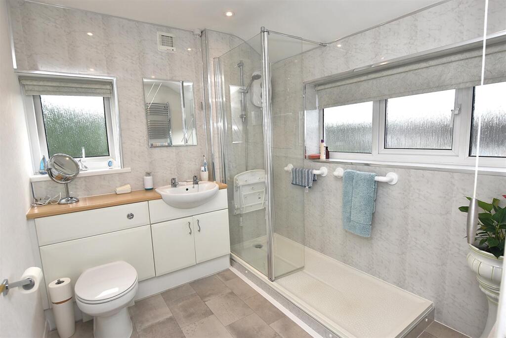 Spacious Shower Room