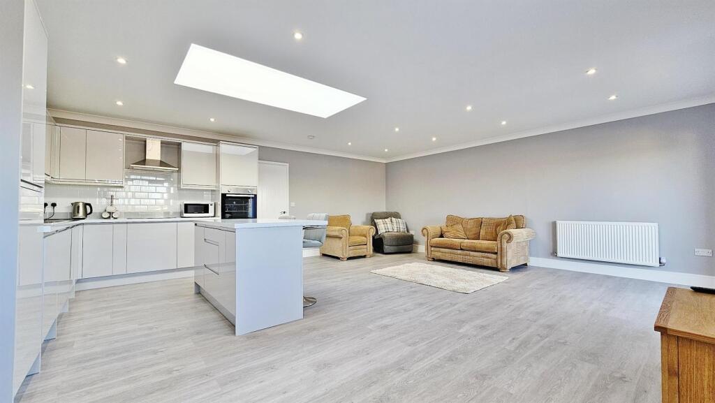 Alternate Lounge/Kitchen/Diner