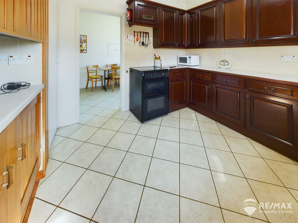 Kitchen (3).jpg