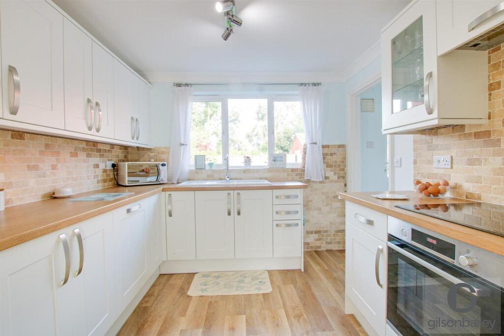 25 Pym Close Kitchen