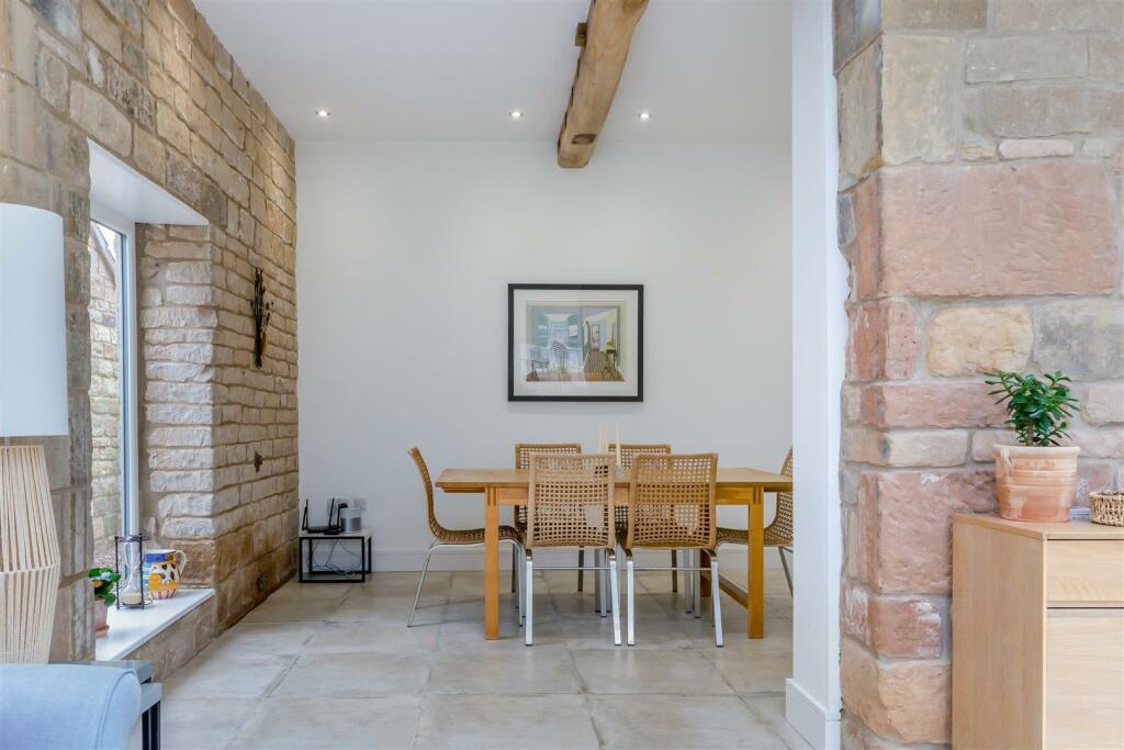 8583926-interior38.jpg
