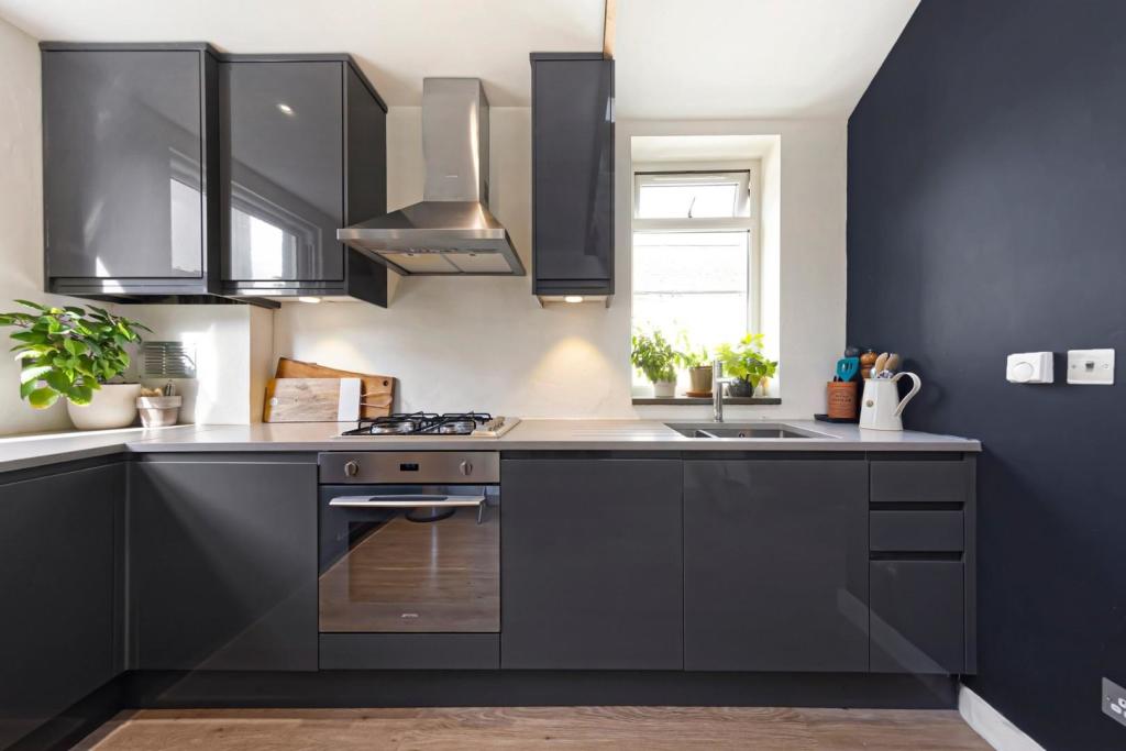 Kitchen (3).jpg