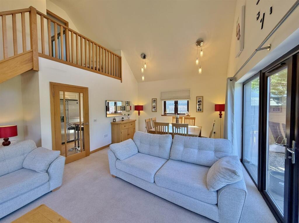 Lounge to galleried hallway