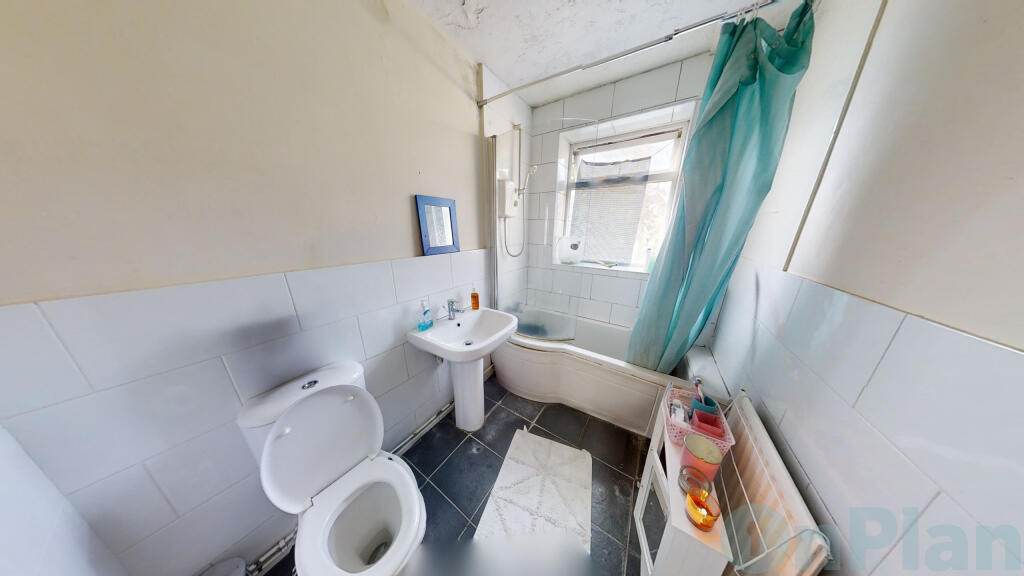 Viceroy Court bathroom New
