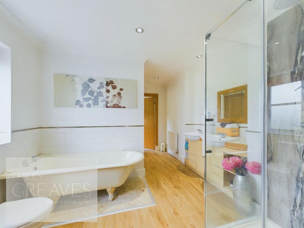 En-Suite Bathroom