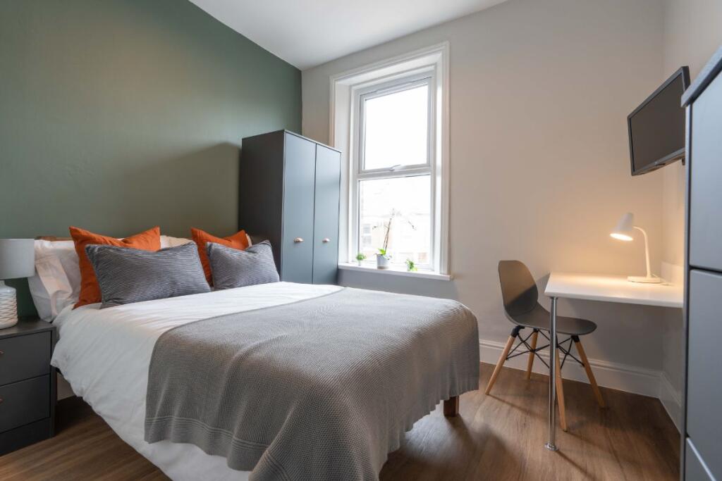 51DR - Bedroom 1