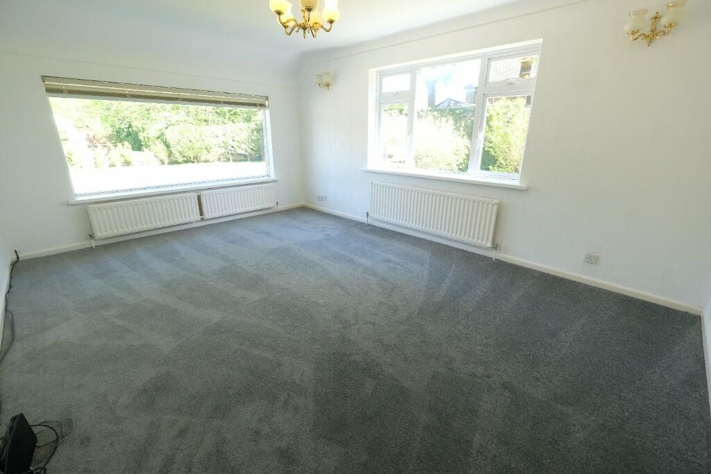 SITTING/DINING ROOM