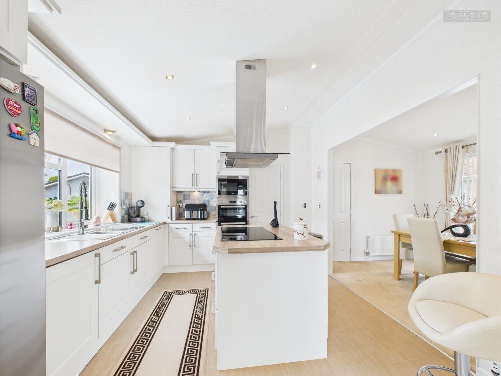 Kitchen/ Dining Room