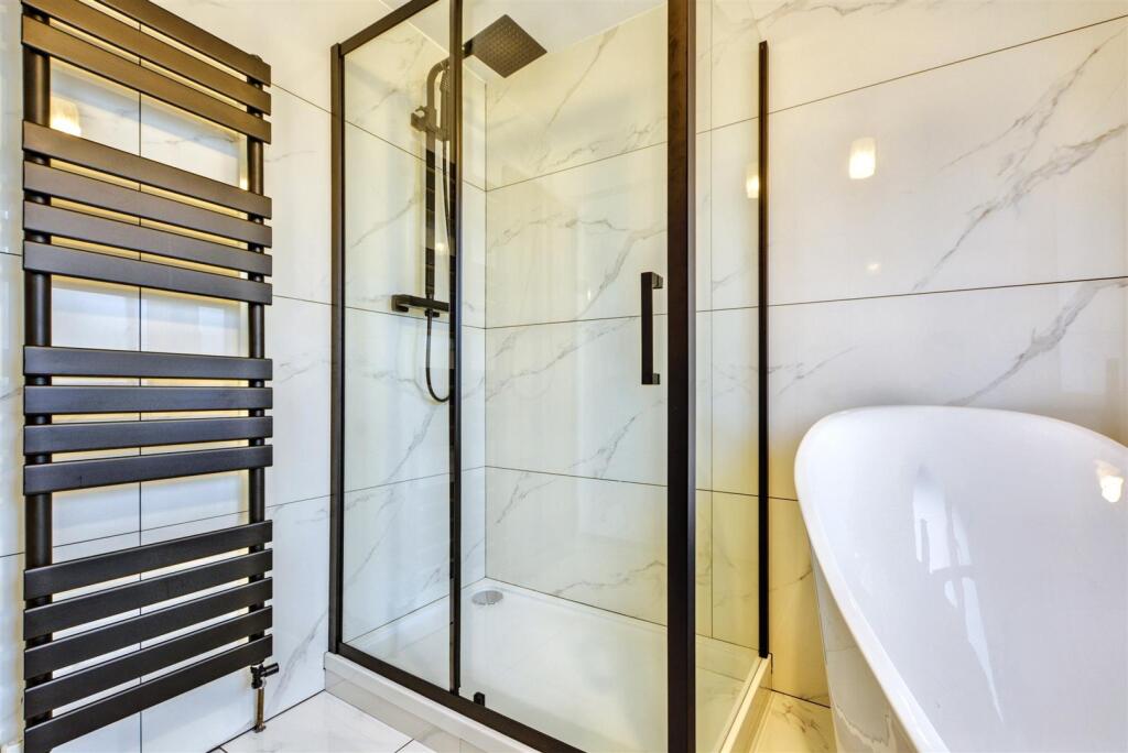 Bathroom_3.jpeg