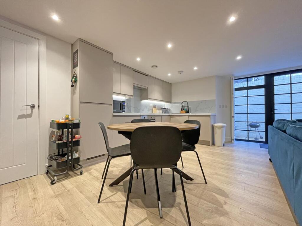 Dudding Court 10 - Kitchen .jpg