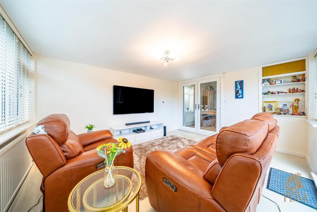 2 Arundel Drive Bramcote NG9 3FX