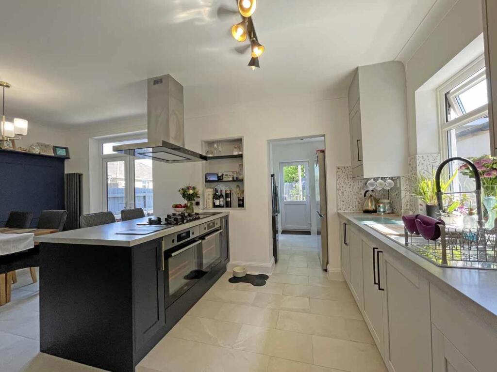 Beacon Down Avenue 40 - Kitchen 4.jpg