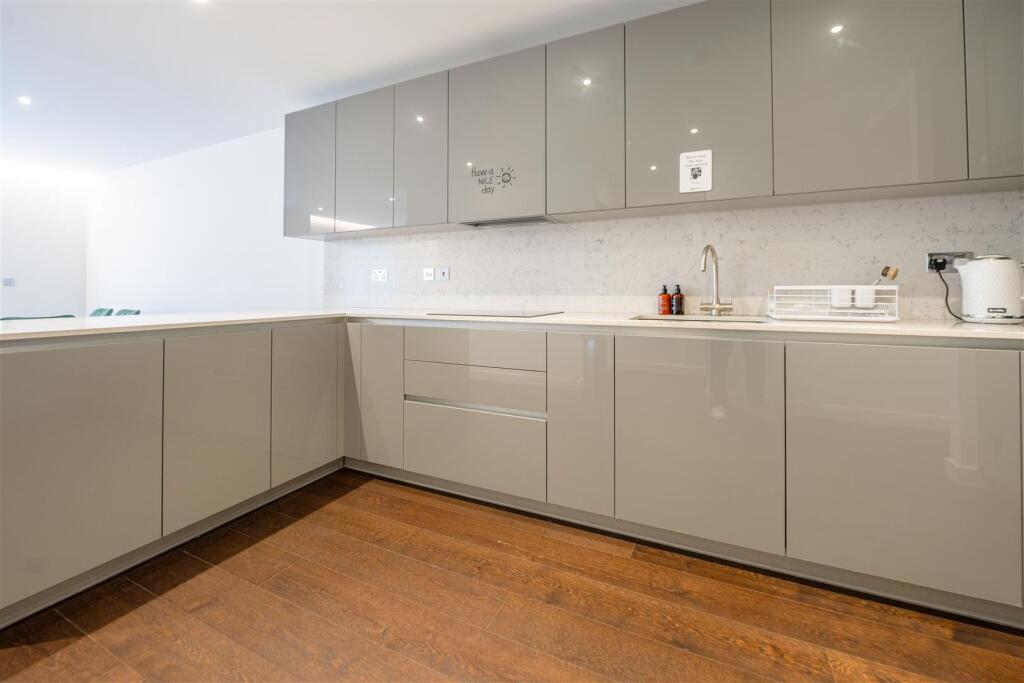 Kitchen                  .jpg