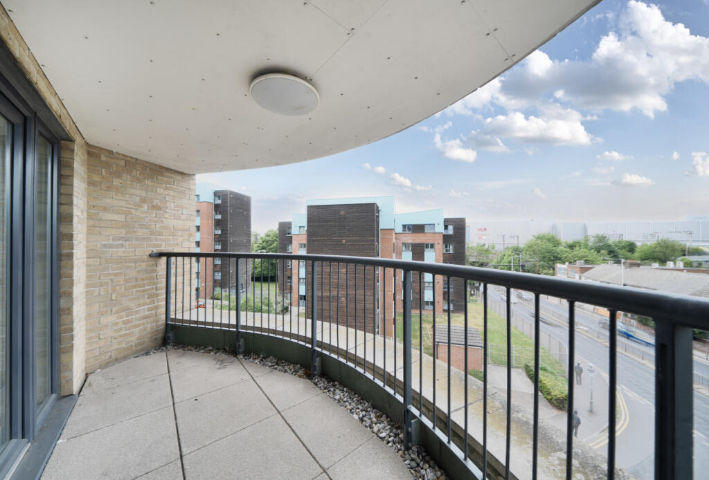 1295610-5-682f6a3...