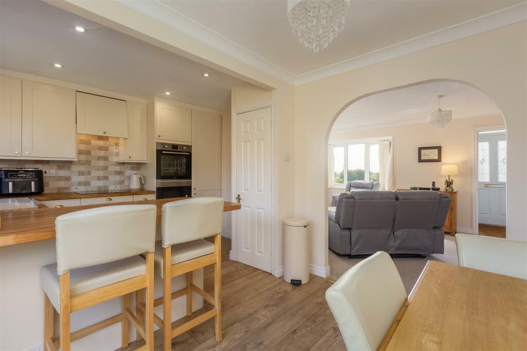 Corbie Way 33 Kitchen Dining Room-6.jpg