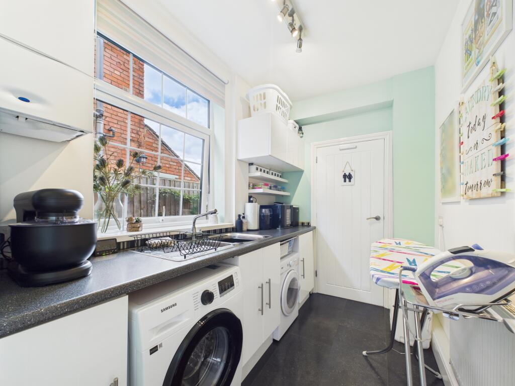 CAM03674G0-PR0566-STILL004